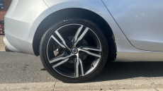 Volvo V40 T2 [122] R DESIGN Pro 5dr Geartronic Petrol Hatchback